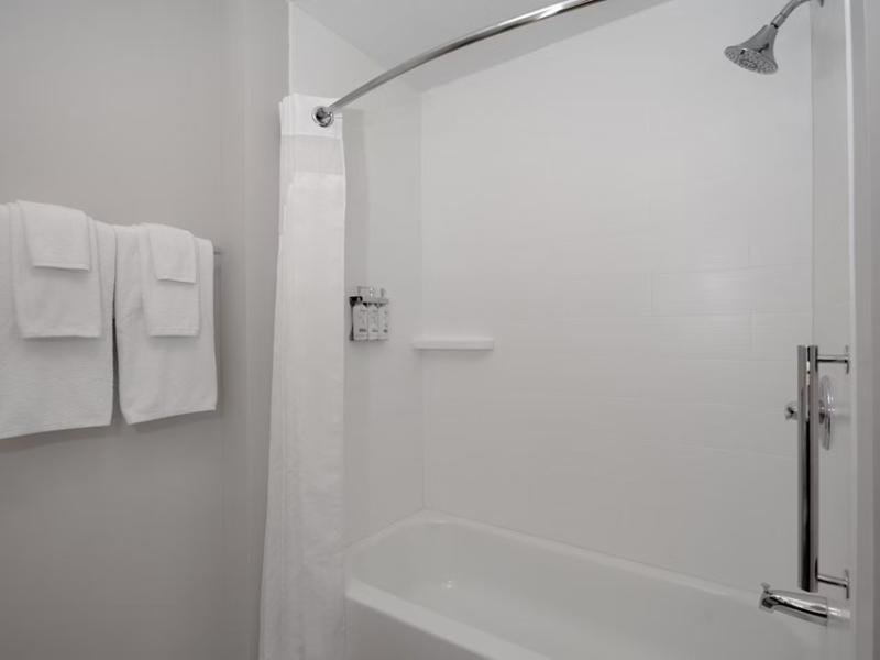 Holiday Inn Express And Suites Oscoda image