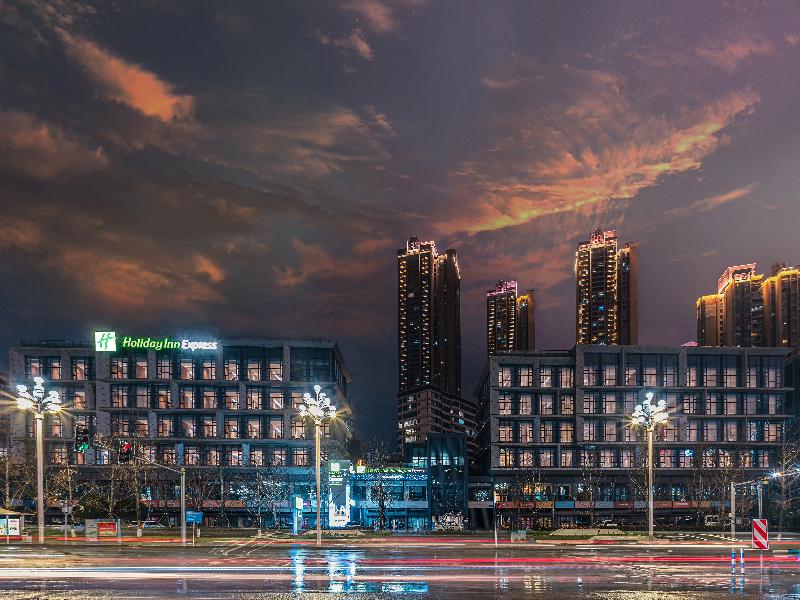 Holiday Inn Express Chongqing Nanbin Road