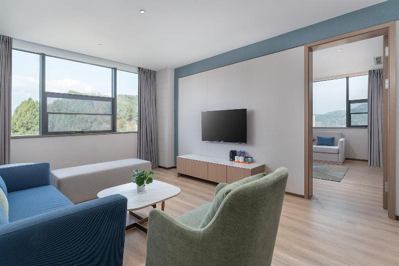Holiday Inn Express Bazhong Center image