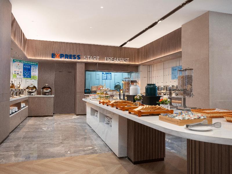 Holiday Inn Express Turpan image