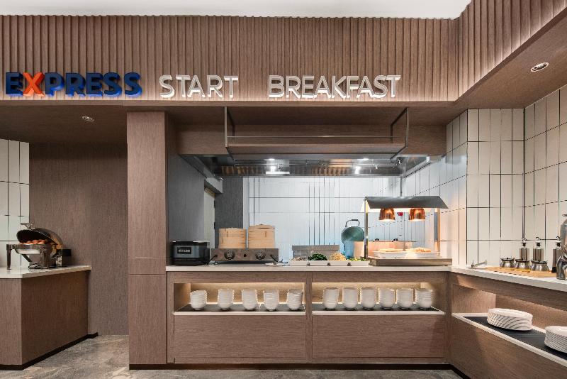 Holiday Inn Express Turpan image