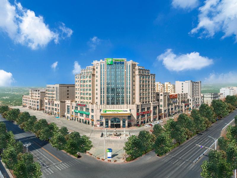Holiday Inn Express Turpan image