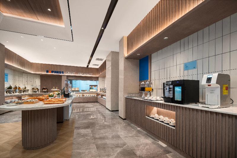 Holiday Inn Express Turpan image