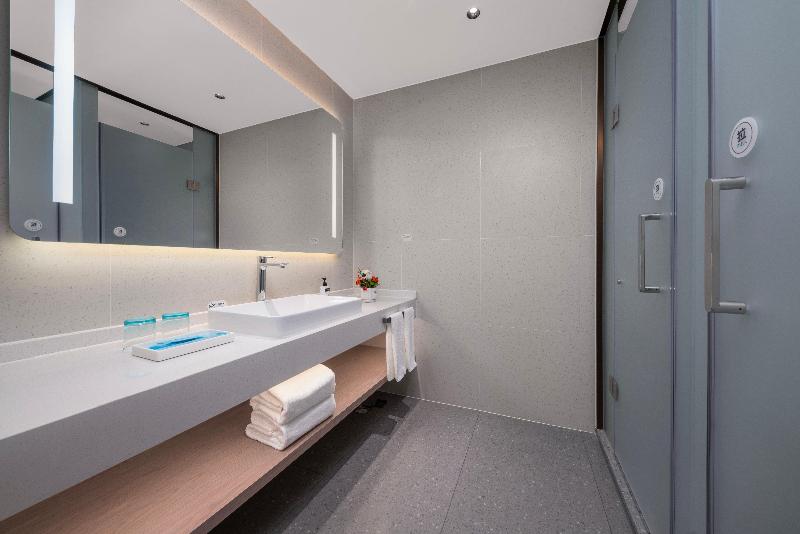 Holiday Inn Express Turpan image