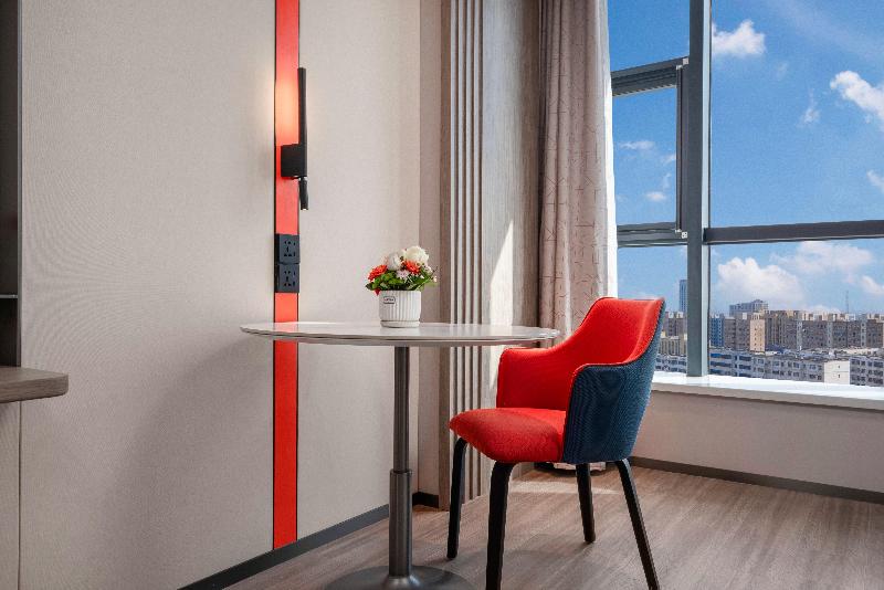 Holiday Inn Express Turpan image