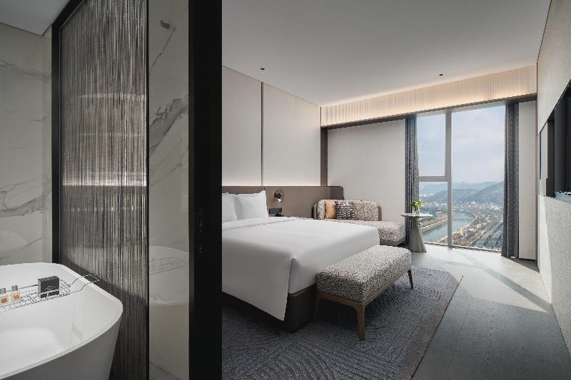 Crowne Plaza Shangluo image