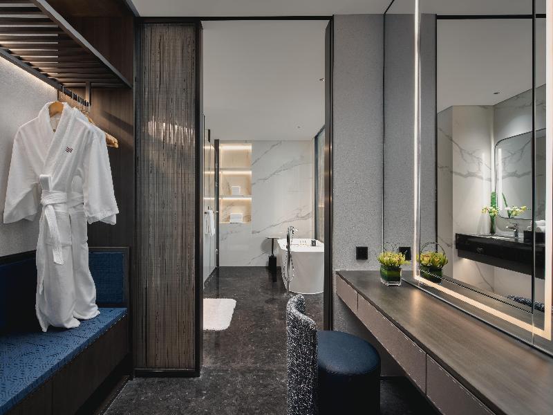 Crowne Plaza Shangluo image