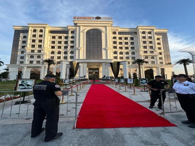 Kangurt Grand Hotel — exterior view