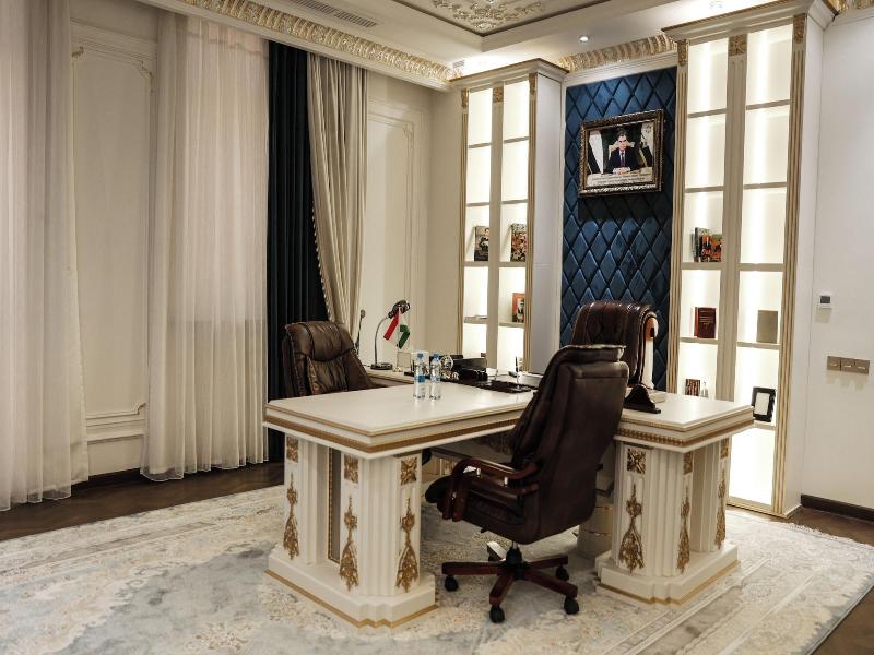 Kangurt Grand Hotel image