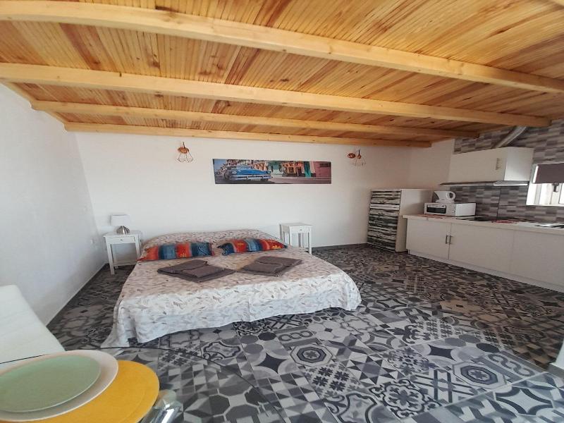 Tropicana Holiday Apartments image
