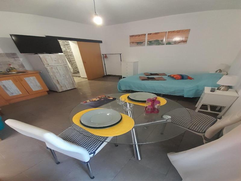 Tropicana Holiday Apartments image
