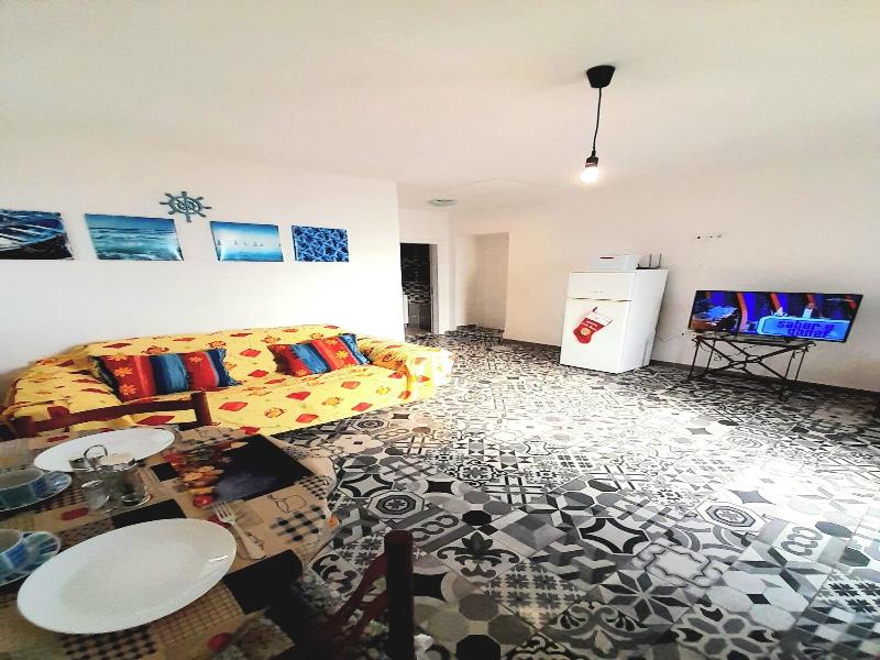 Tropicana Holiday Apartments image