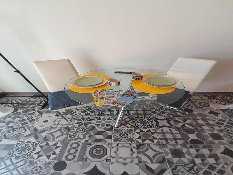 Tropicana Holiday Apartments image
