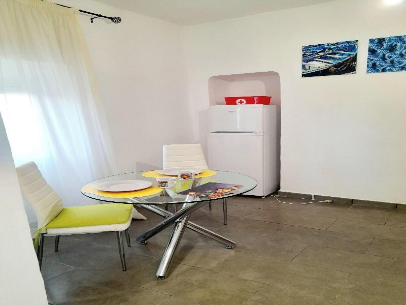 Tropicana Holiday Apartments image