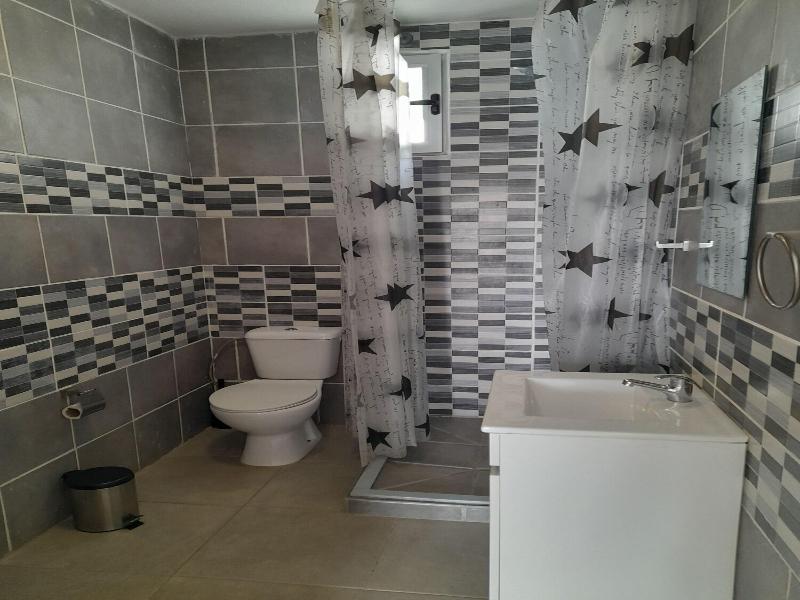 Tropicana Holiday Apartments image