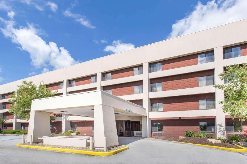 Days Inn By Wyndham Davenport image