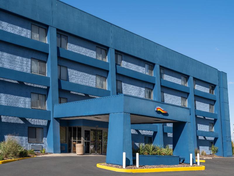Days Inn By Wyndham Davenport image