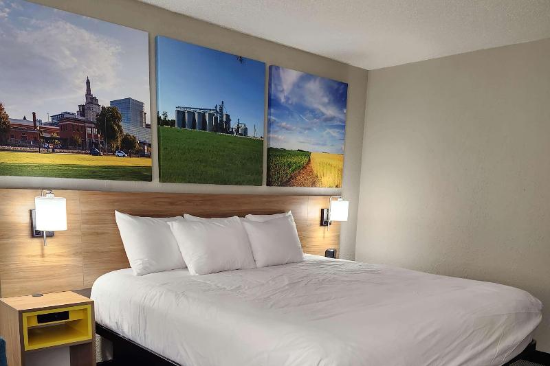 Days Inn By Wyndham Davenport image