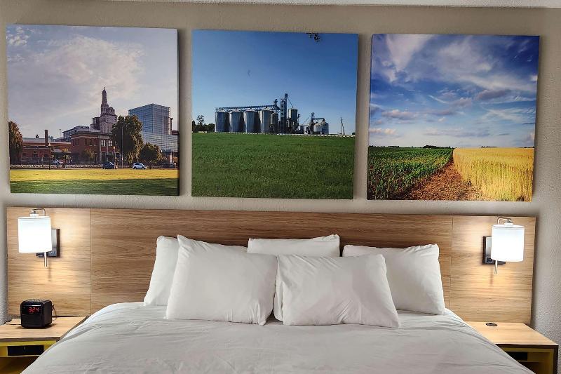Days Inn By Wyndham Davenport image