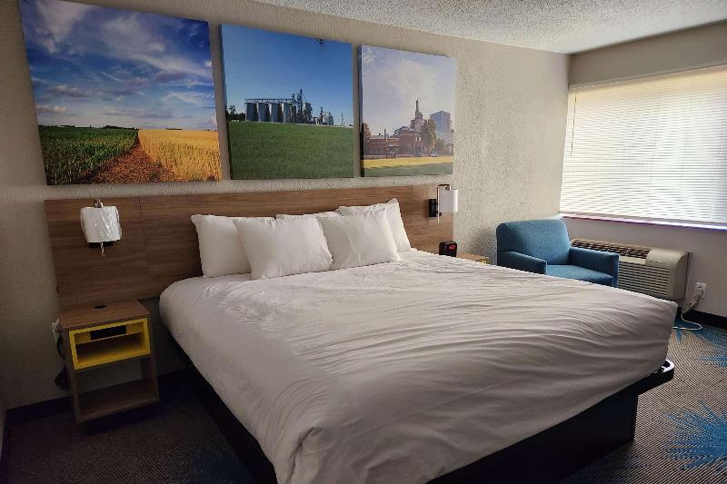 Days Inn By Wyndham Davenport image