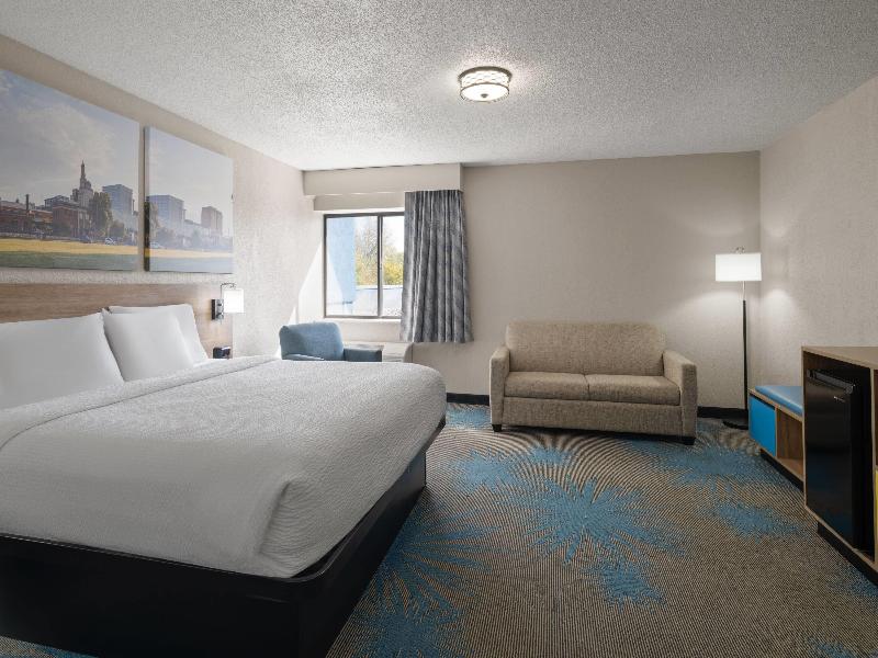Days Inn By Wyndham Davenport image