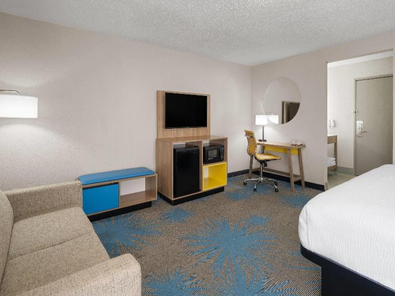 Days Inn By Wyndham Davenport image