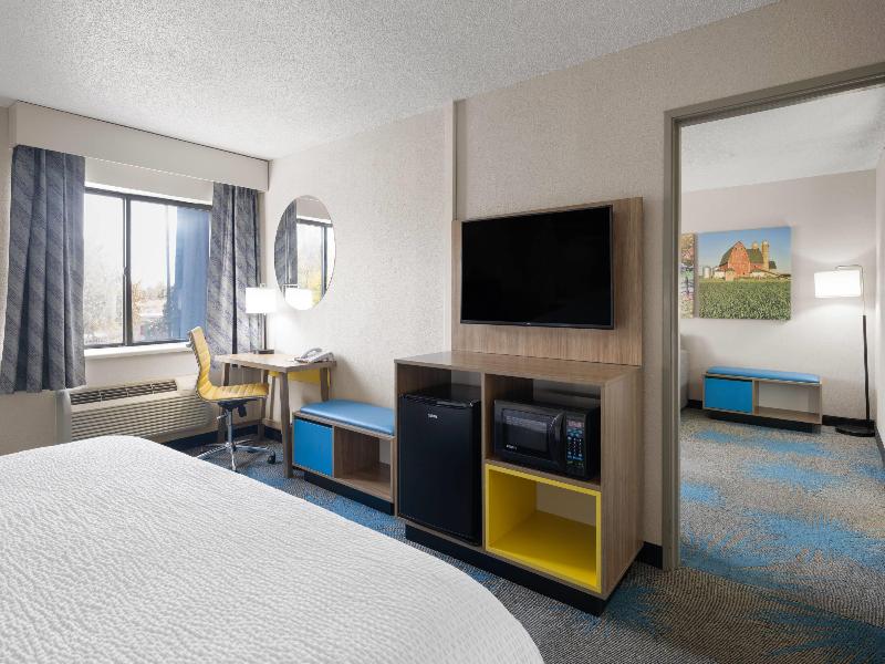 Days Inn By Wyndham Davenport image