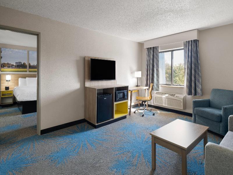 Days Inn By Wyndham Davenport image
