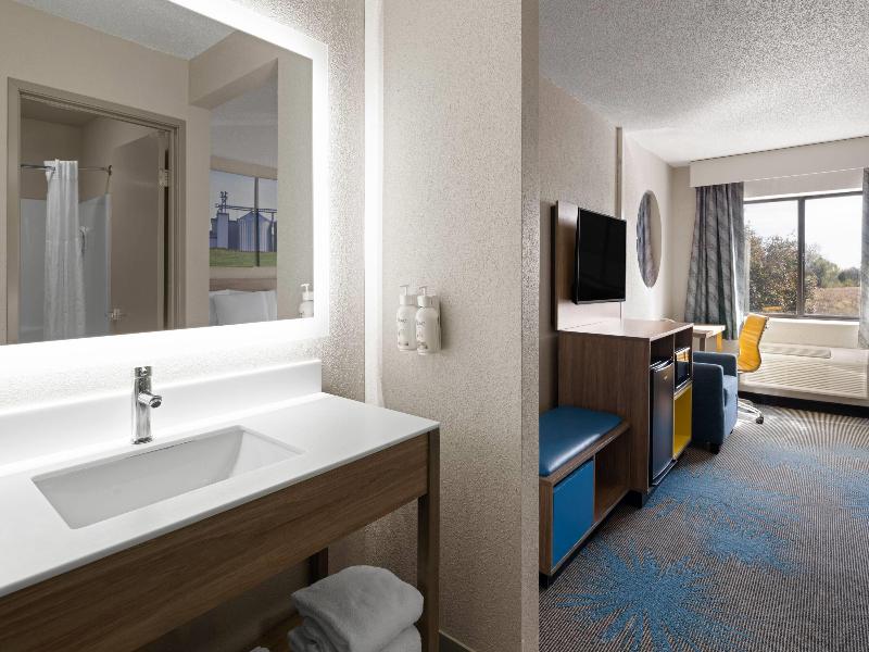 Days Inn By Wyndham Davenport image