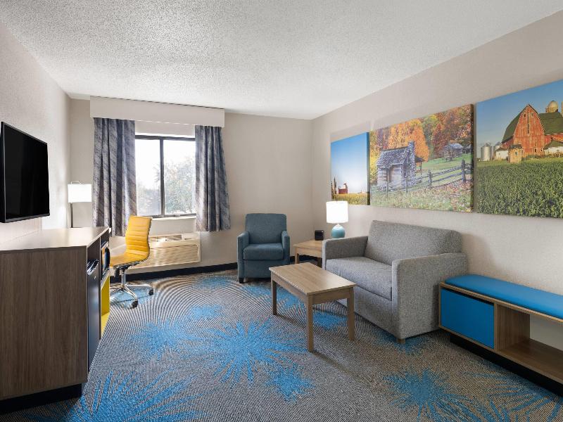 Days Inn By Wyndham Davenport image
