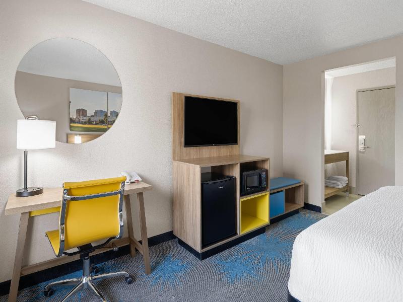 Days Inn By Wyndham Davenport image