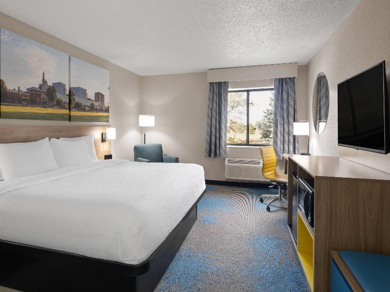 Days Inn By Wyndham Davenport image