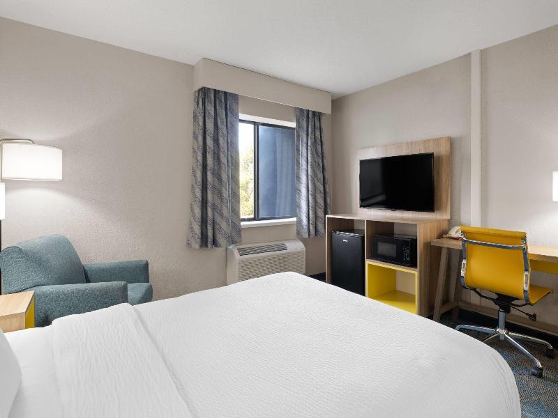 Days Inn By Wyndham Davenport image
