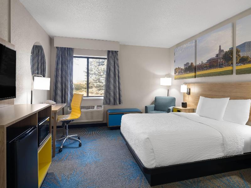 Days Inn By Wyndham Davenport image