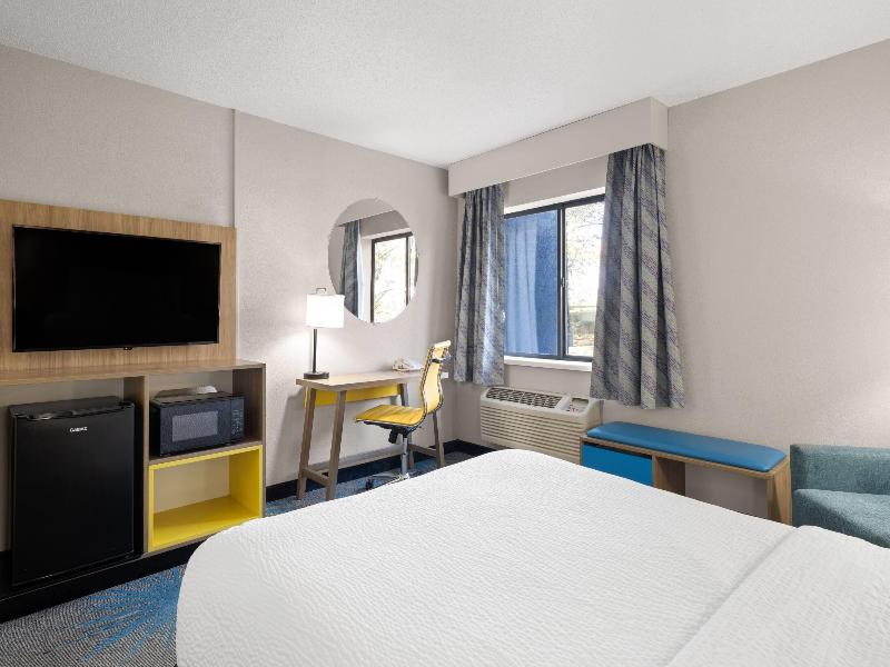 Days Inn By Wyndham Davenport image