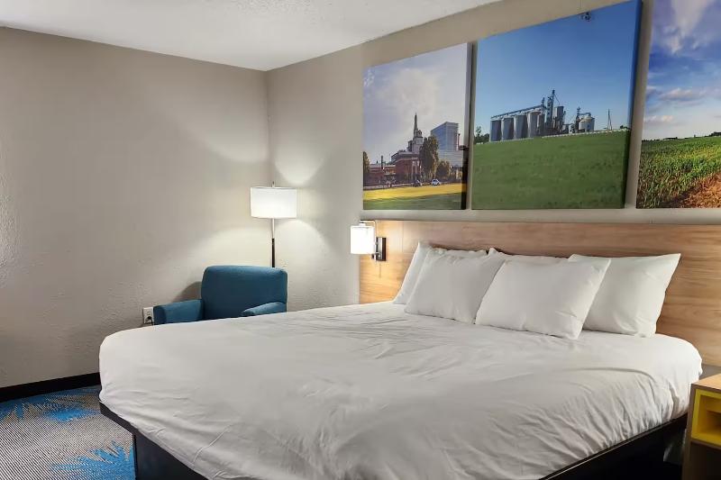 Days Inn By Wyndham Davenport image