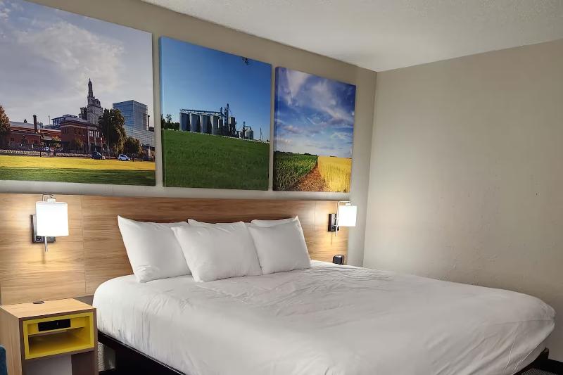 Days Inn By Wyndham Davenport image