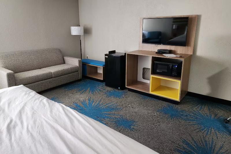 Days Inn By Wyndham Davenport image