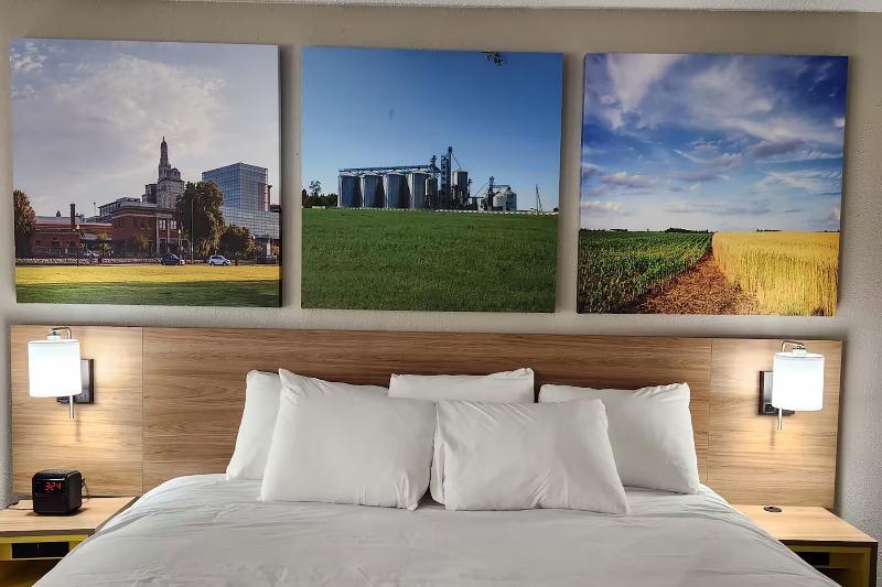 Days Inn By Wyndham Davenport image