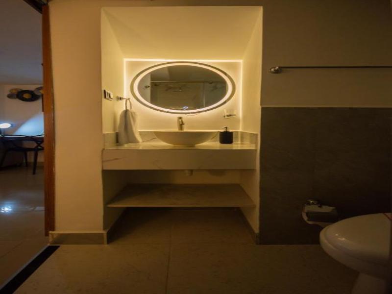 Naiot Hotel Boutique image