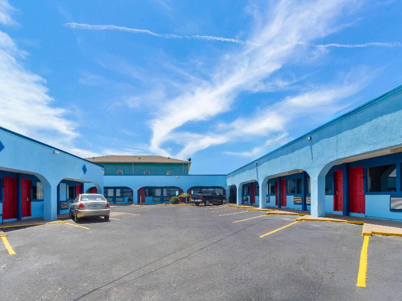 Econo Lodge image