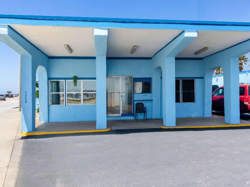 Econo Lodge image