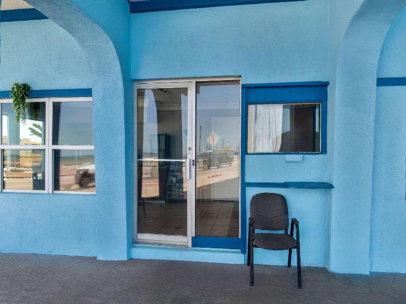 Econo Lodge image