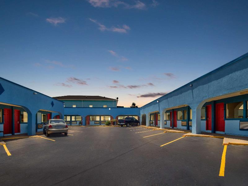 Econo Lodge image