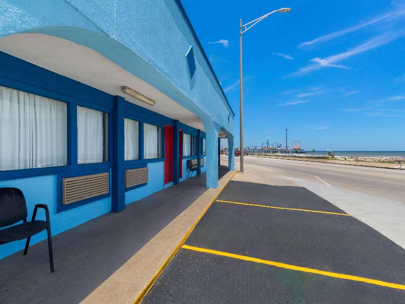 Econo Lodge image