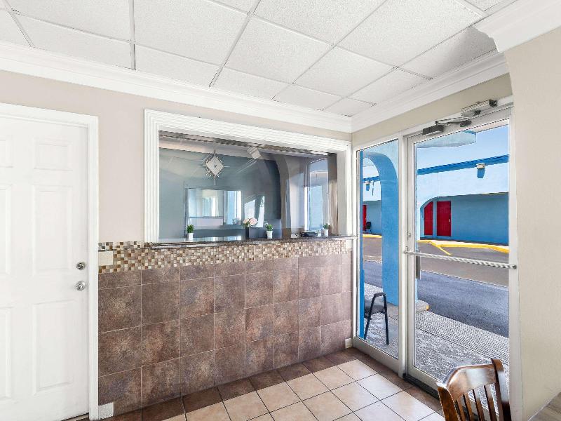 Econo Lodge image