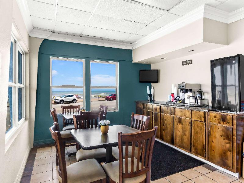 Econo Lodge image