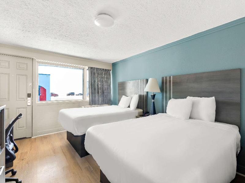 Econo Lodge image