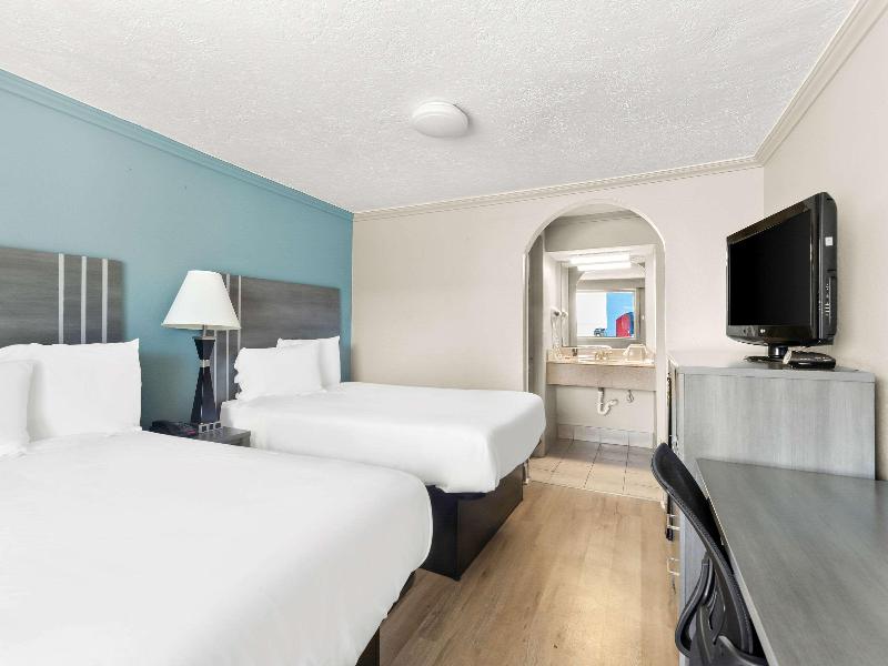 Econo Lodge image