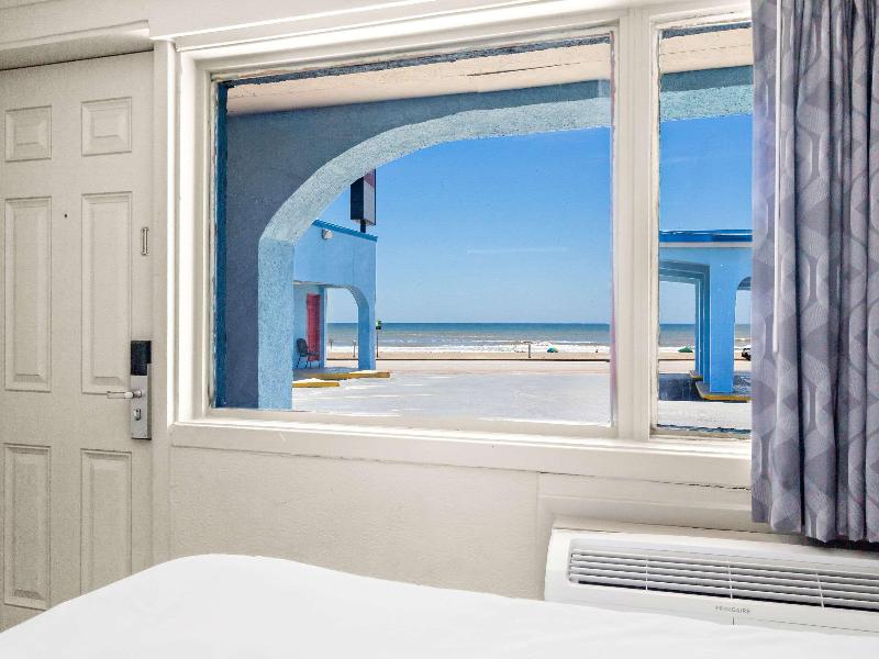 Econo Lodge image